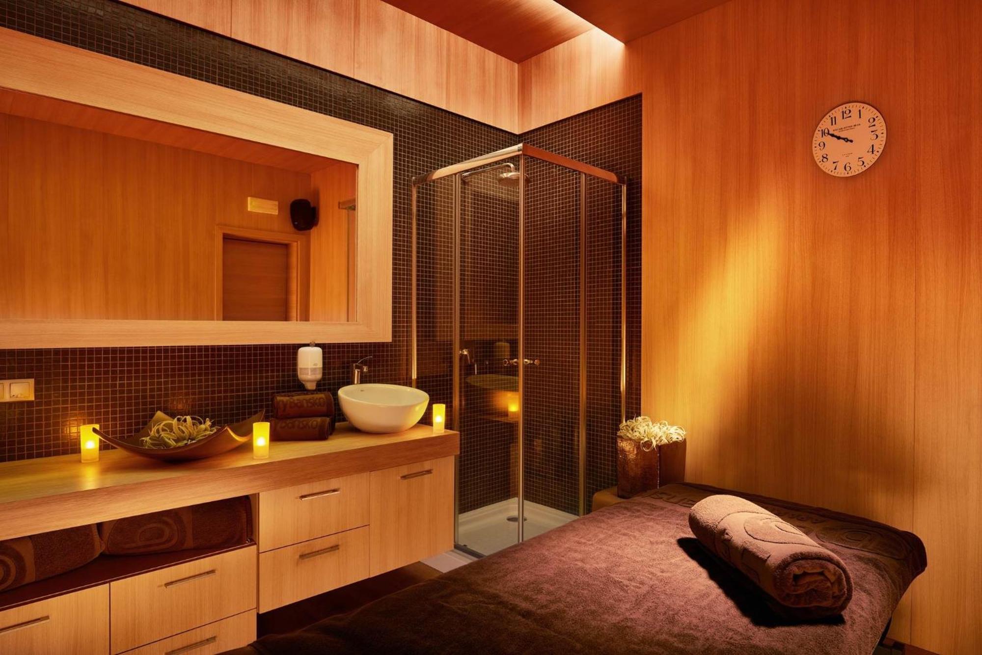 럭키 반스코 아파트호텔 스파&릴렉스 외부 사진 A treatment room at a spa