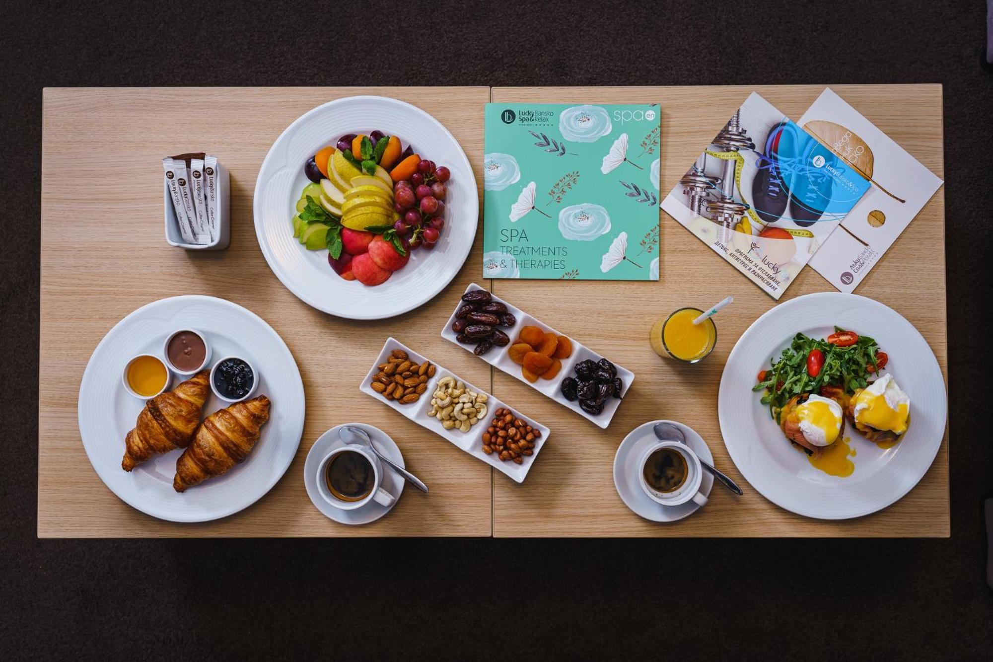 럭키 반스코 아파트호텔 스파&릴렉스 외부 사진 Breakfast at the hotel