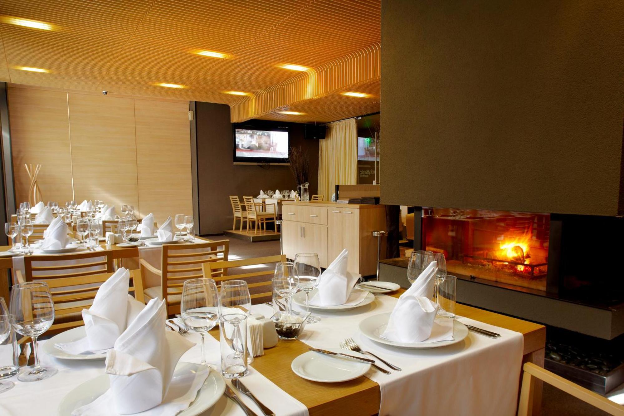럭키 반스코 아파트호텔 스파&릴렉스 외부 사진 Restaurant in the hotel