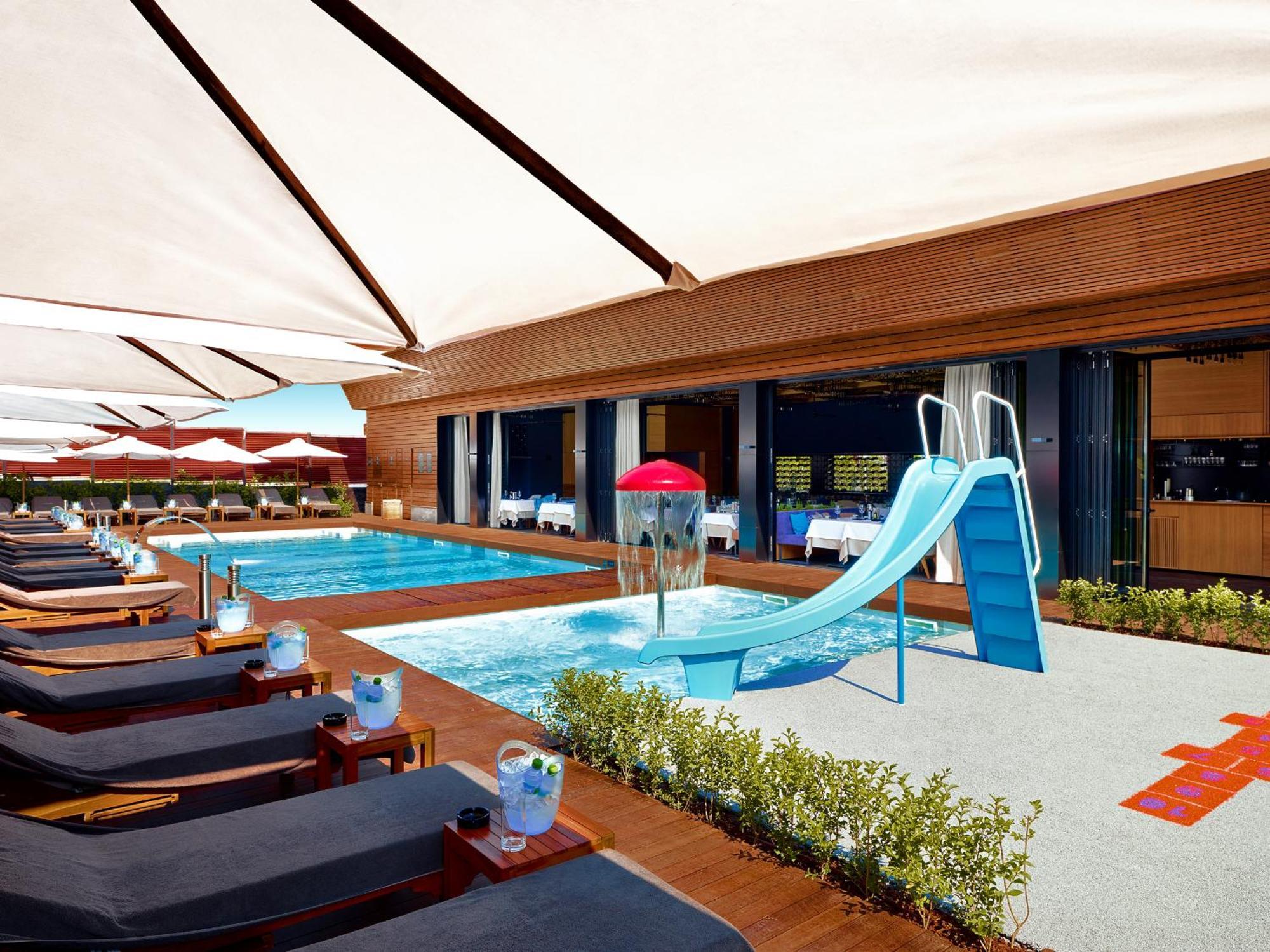 럭키 반스코 아파트호텔 스파&릴렉스 외부 사진 The pool at the W Hotel